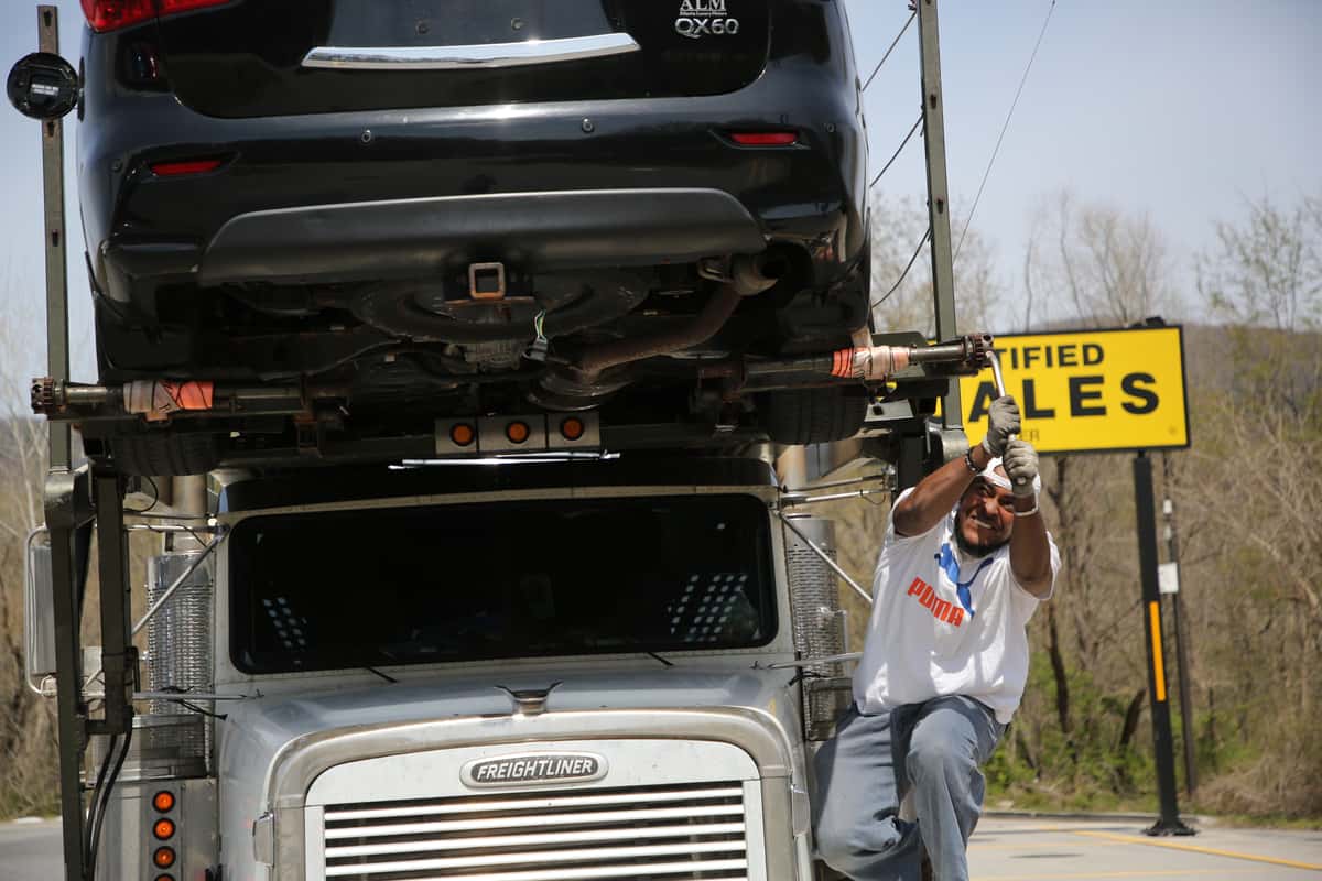 7 High Paying Trucking Jobs and How to Get Them - featured image